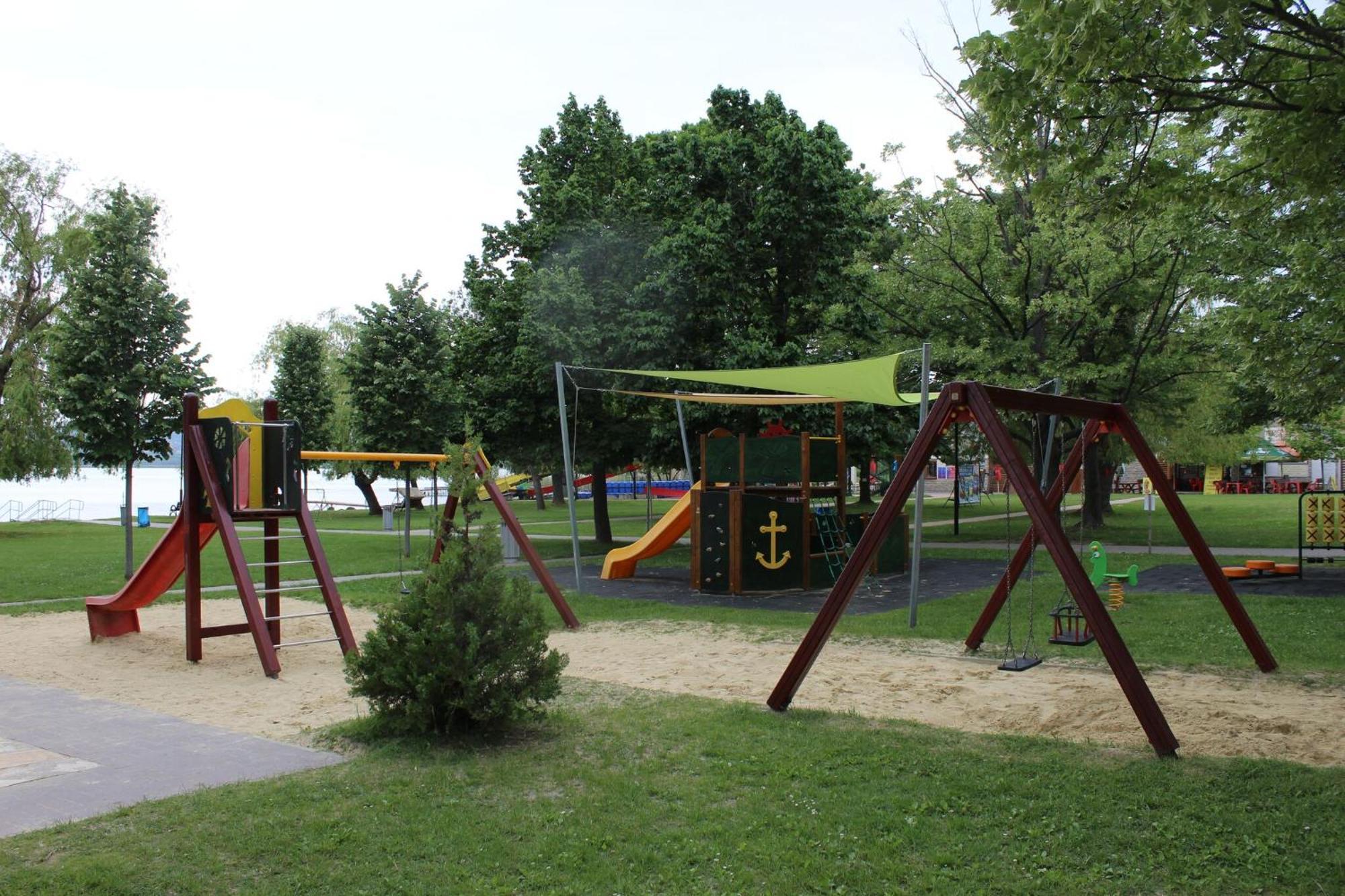 Foeveny Apartmanok Balatonfuzfo Exterior photo